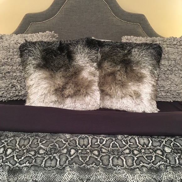 💜 $10 OFF THIS WEEK Chic Tassel Throw Pillow 20” BLACK/SILVER GRAY - Picture 1 of 7